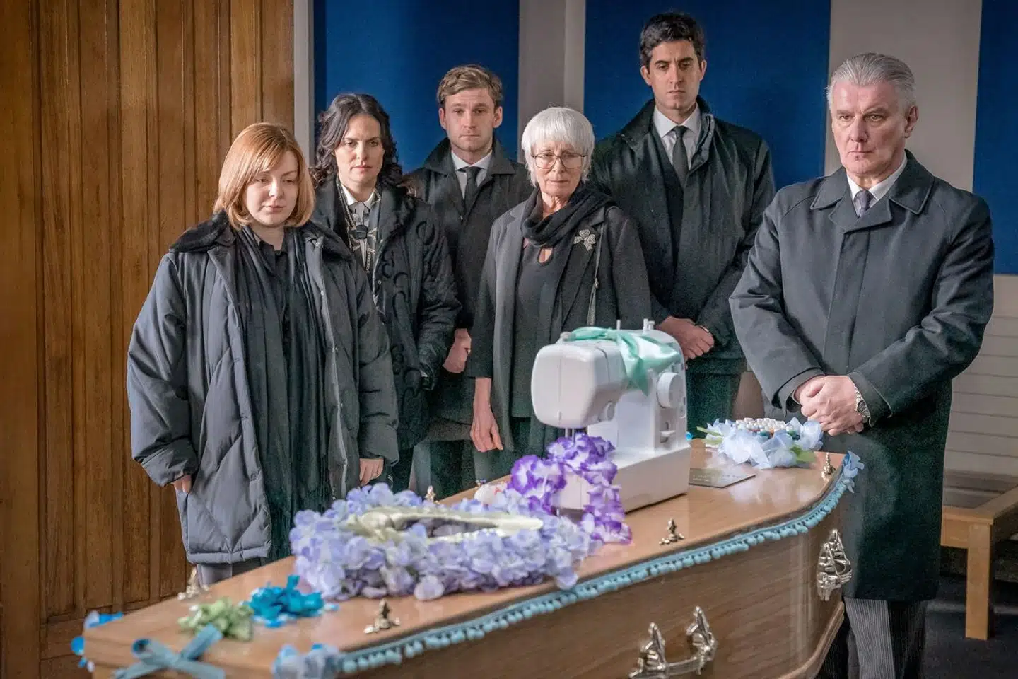 »Fire liv, fire mord« stiller sig på de efterladtes side og retter skytset mod politiets inkompetance.