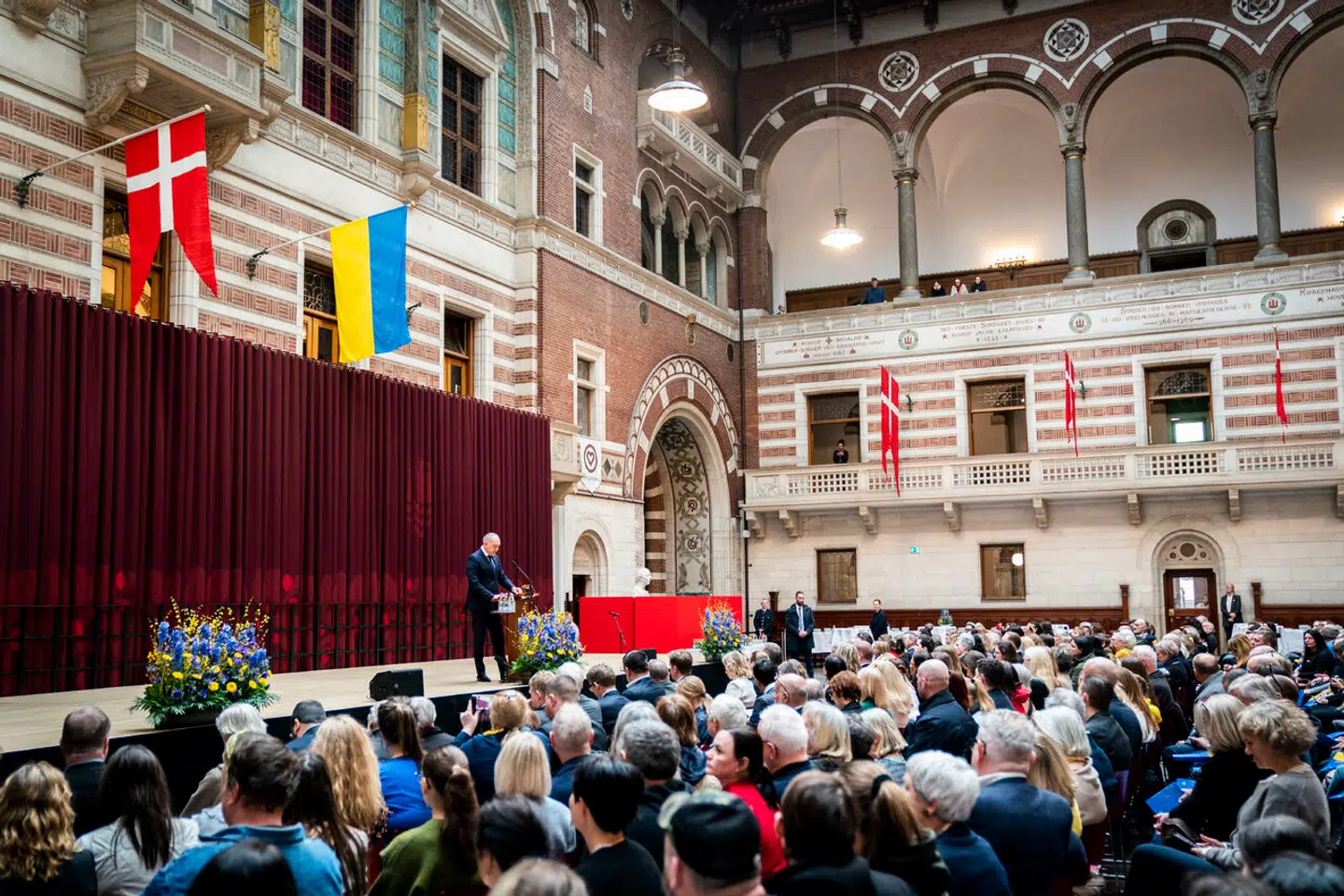 Arkivfoto: Med en ny venskabsbyaftale skal Kyiv og Københavns blandt andet lave kulturel udveksling. Billedet er fra Københavns Rådhus 24. februar på etårsdagen for Ruslands invasion af Ukraine.