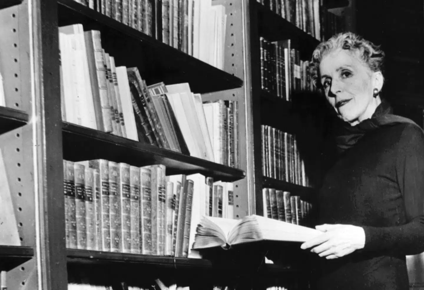 Karen Blixen og hendes forfatterskab fortsætter med at fascinere. Her filmes den litterære verdensstjerne i New York i 1959.