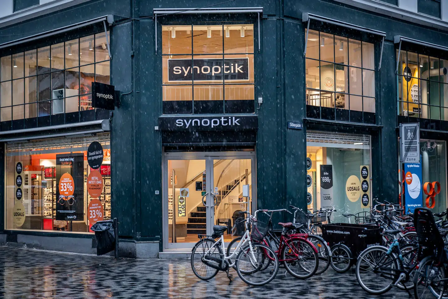 Synoptik-Fonden – en af landets 50 største fonde – blev stiftet af brilleforretningens grundlægger, Robert Delfer, og ejer omkring en tredjedel af optikerkæden. Ifølge en ekspert må den afdøde Delfer vende sig i graven over den problematiske praksis, fondsbestyrelsen har ført i de seneste år. Arkivfoto: Thomas Lekfeldt