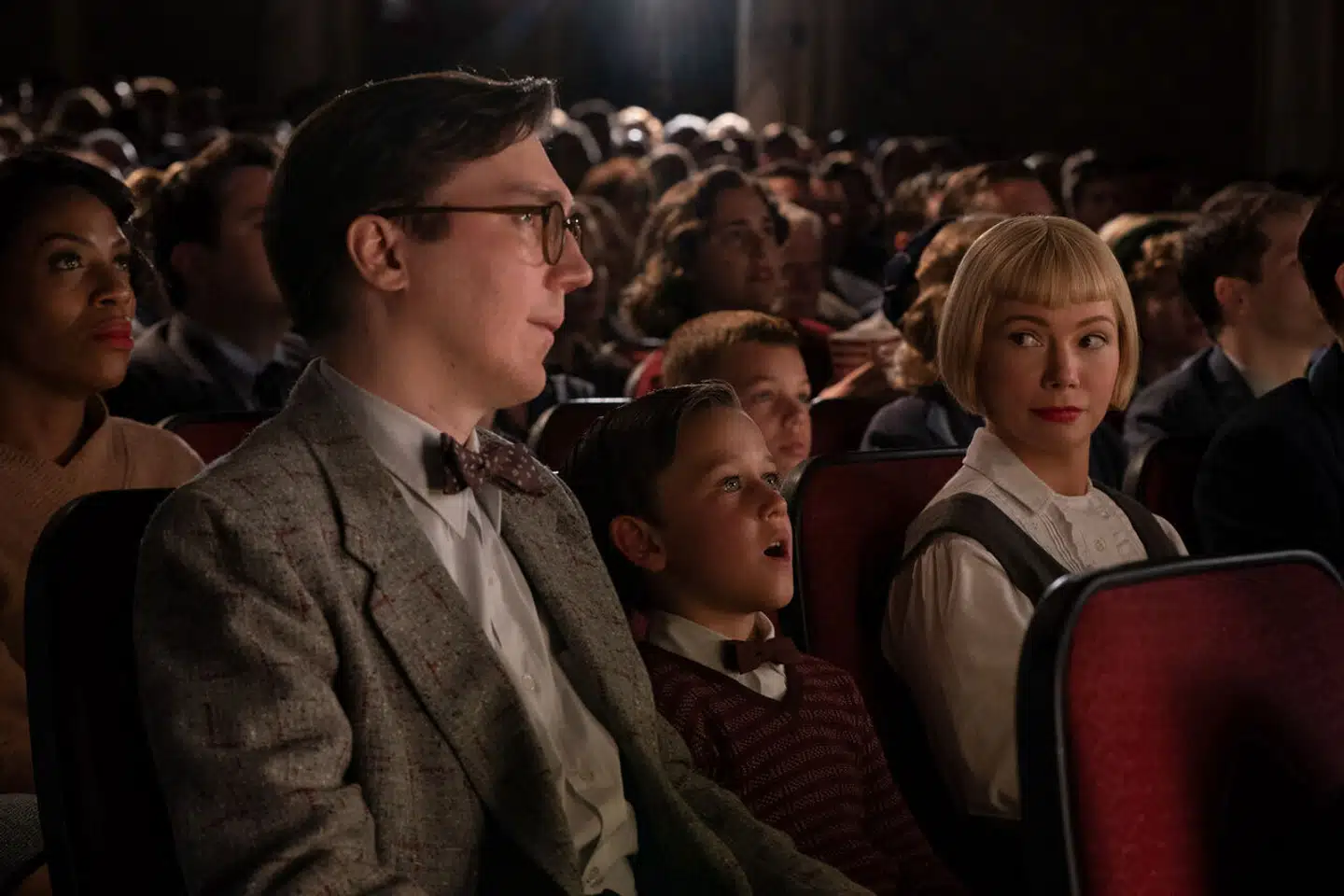 Filmen åbner med Spilebergs alter ego, Sammy, der for første gang i sit liv er i biografen og bliver påvirket for livet.