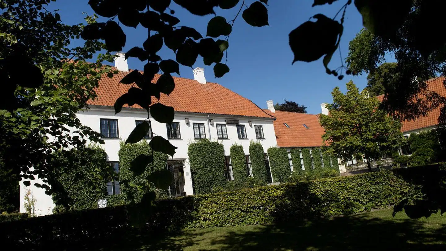 Rungstedlund danner rammerne for Karen Blixen Museet. Efter at være på vej i alvorlige pengeproblemer, bliver bevilligen til museet nu forlænget i finansloven, oplyser kulturminister Jakob Engel-Schmidt (M).