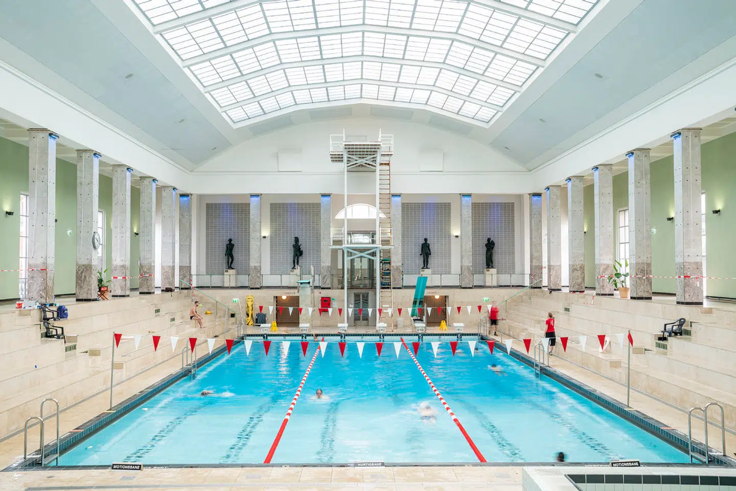 Øbro-Hallen er kendt som »Københavns smukkeste svømmehal«, men er lige nu lukket på grund af renovering.