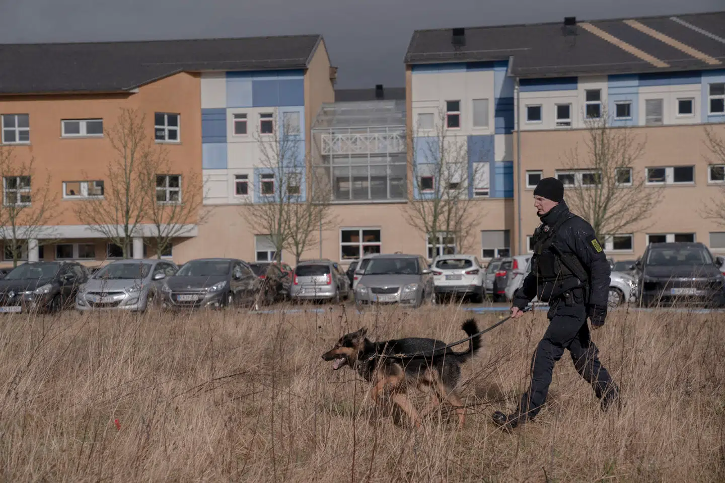 Politiet var til stede nær Skjeberg Alle i Taastrup, efter at to unge mænd 6. marts blev knivdræbt.