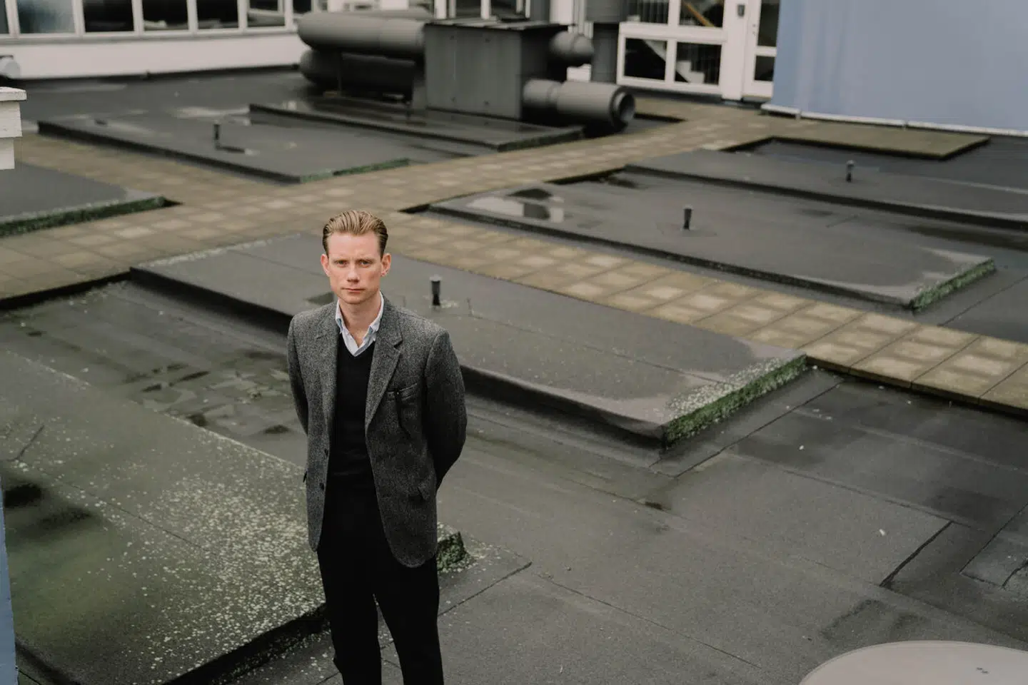 Nicky Petterson er specialanklager hos Statsadvokaten i København. Han har gennem sin karriere haft flere profilerede retssager, og nogle af dem har sat sit præg på det unge talent.