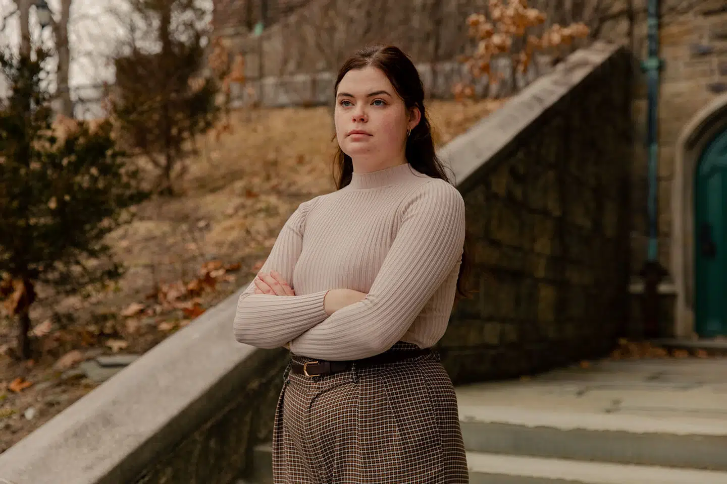 På Wellesley College er der udbrudt en debat, hvor to lejre bekriger hinanden. To personer er helt centrale – en af dem er elevrådsformanden Alexandra Brooks.
