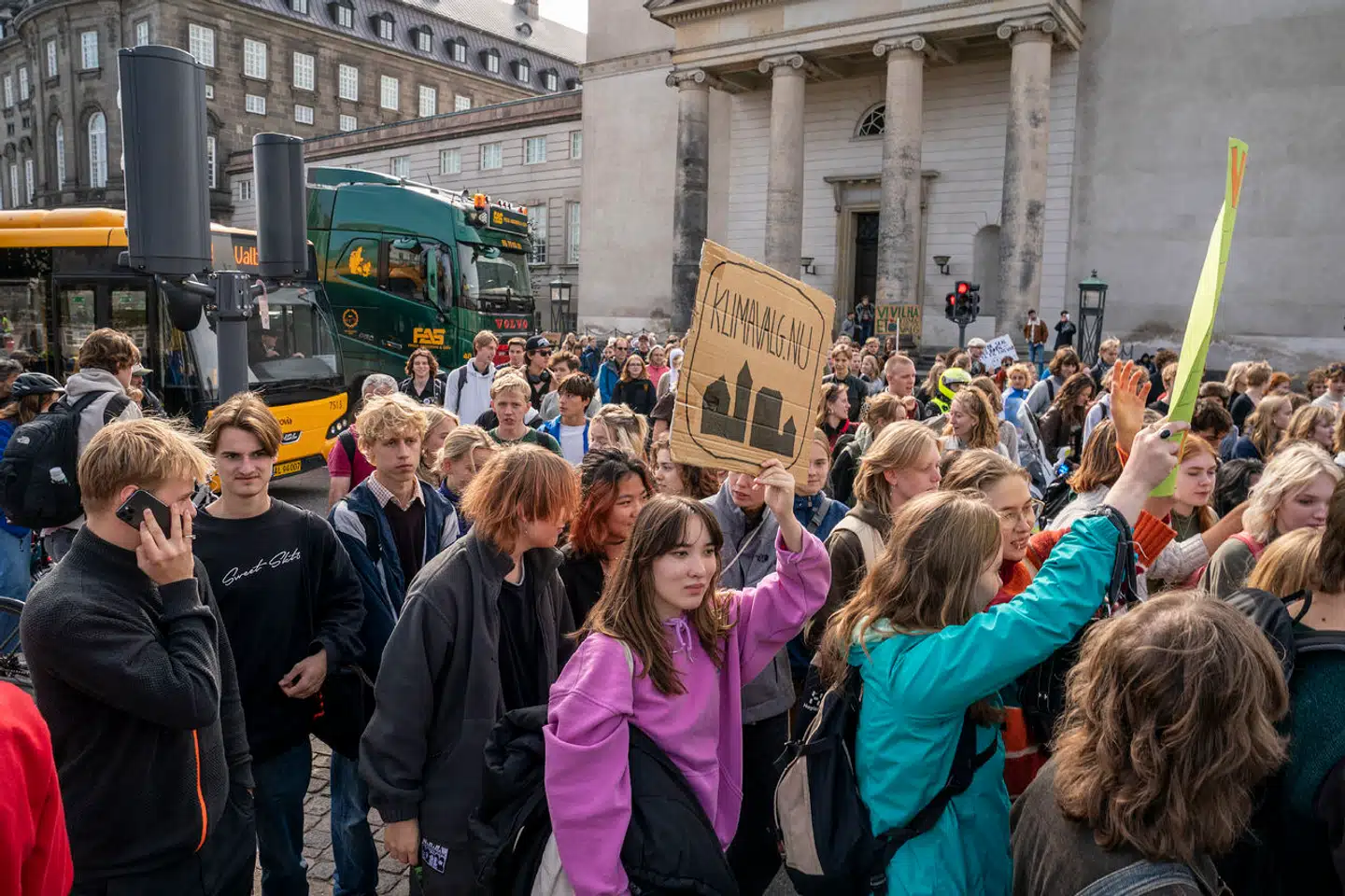 »Spørgsmålet er ikke, hvorvidt ungdommen overhovedet har noget at sige eller gerne vil bidrage. Det har vi, og det vil vi,« skriver Olivia Orlandi Grant, Naima Yasin og Oliver Herlitschek.