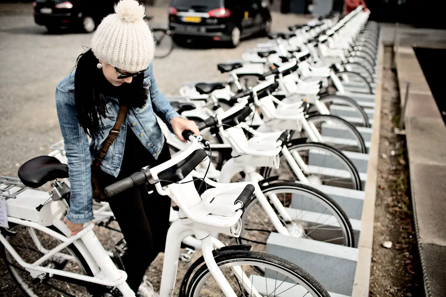 Mens driftsselskabet bag elcyklen måtte indgive konkursbegæring, og cyklerne blev solgt, står Københavns Kommune nu med en række ladestandere rundt om i byen, som ingen ønsker at købe.