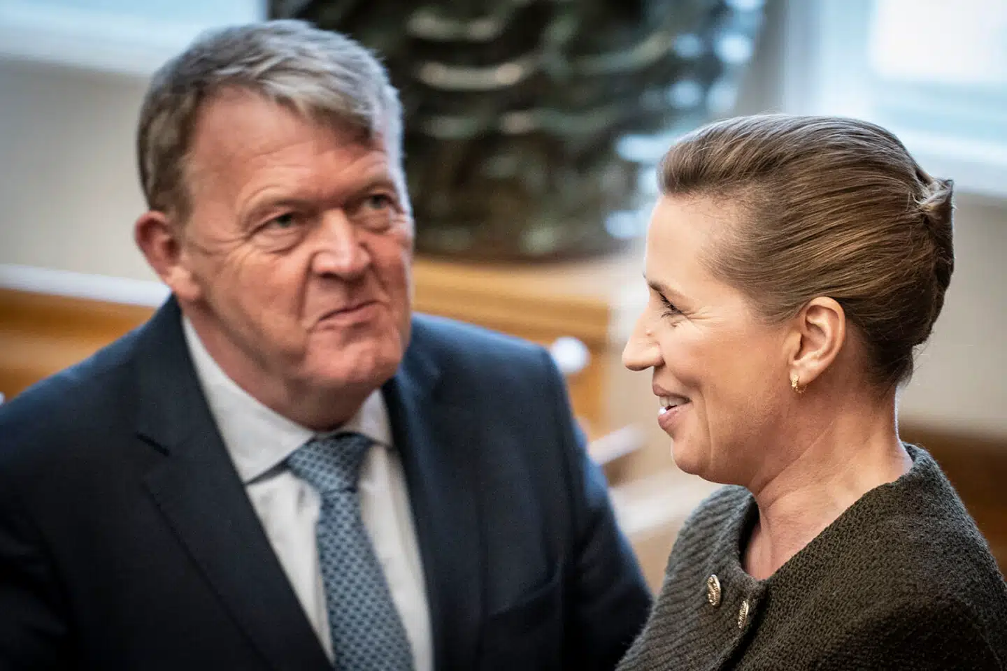 Statsminister Mette Frederiksen (S) og Lars Løkke Rasmussen (M) står sammen med Venstres formand i spidsen for arbejdet med »den mest omfattende frisættelse af den offentlige sektor i velfærdssamfundets historie.