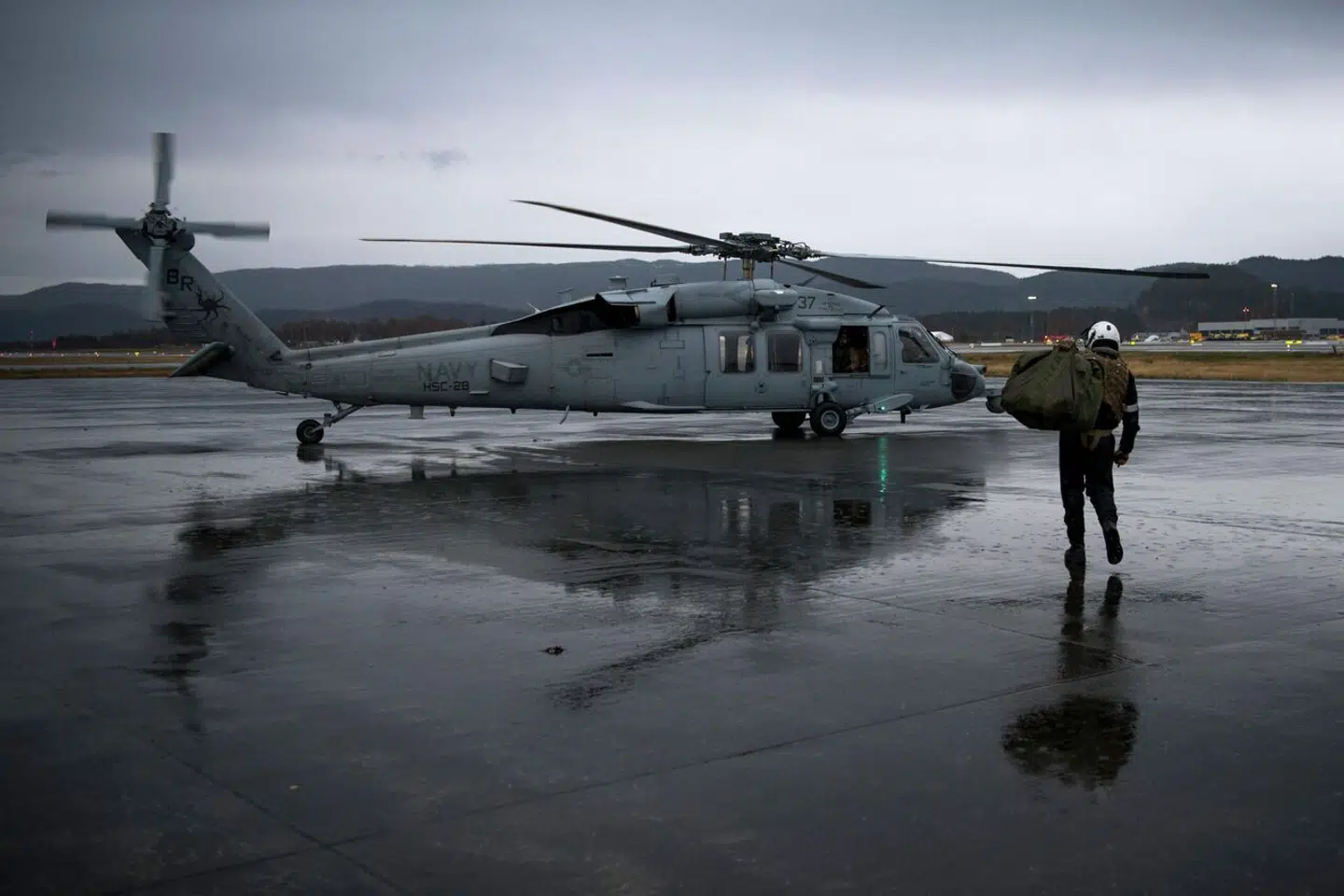 Norge har bestilt seks Seahawk-helikoptere, som svarer til den på billedet. – Foto: Jonathan Nackstrand/Ritzau Scanpix