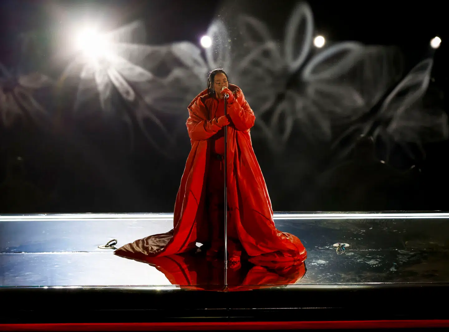 Rihanna skal optræder ved Oscar-showet med sangen, »Lift me Up«, der blev skrevet til »Black Panther: Wakanda Forever«. Sangen er også skrevet som en hyldest til skuespillere Chadwick Boseman, der spillede King T’Challa i »Black Panther« inden han døde af kræft i 2020.