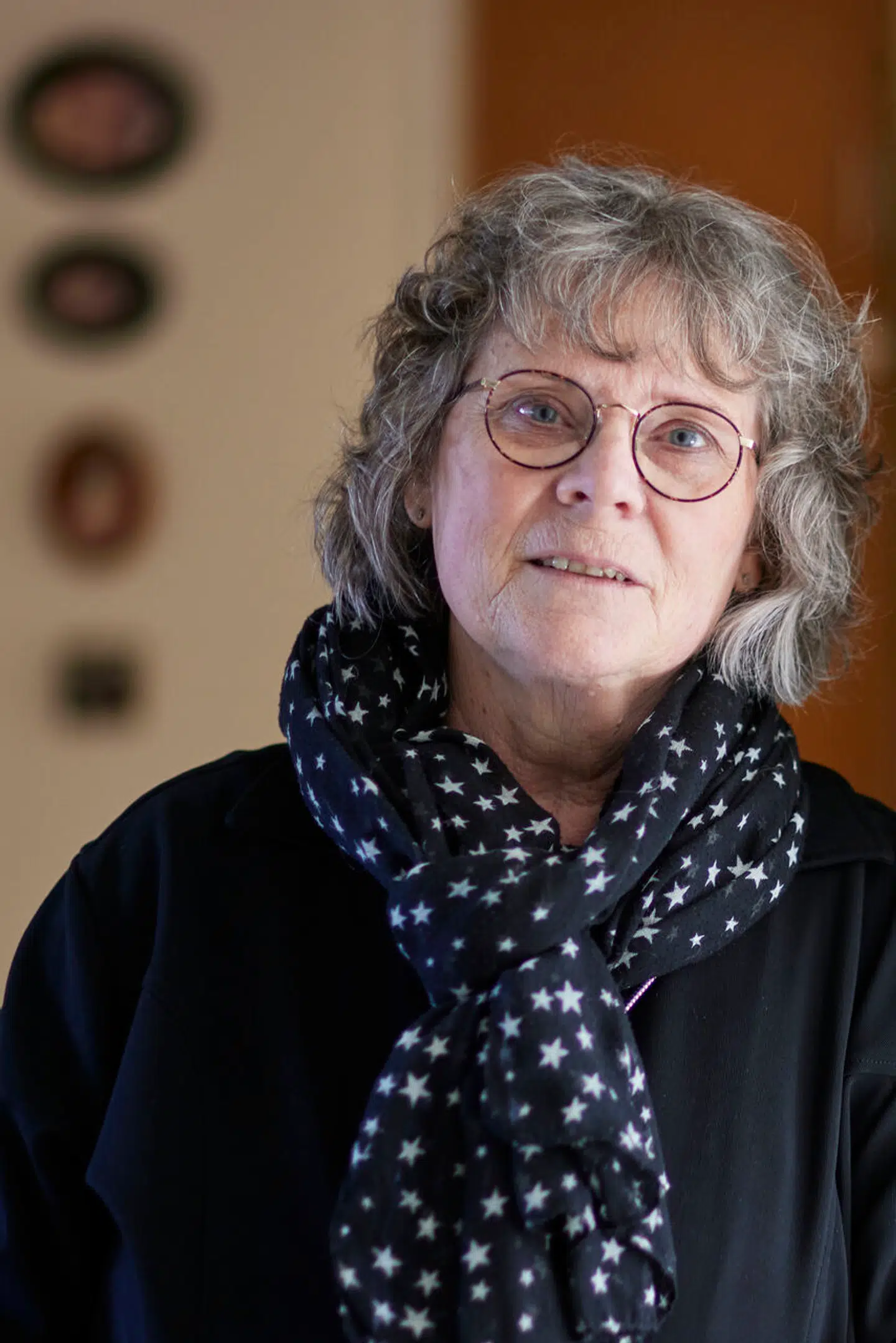 Kort efter Bente Frederiksen som helt ung mødte sin kommende katolske mand, begyndte hun til undervisning hos en katolsk præst.