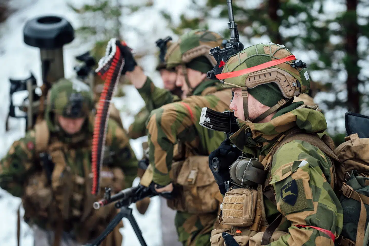 »Den sikkerhedspolitiske situation er blevet radikalt forværret, og forholdet til Rusland er fundamentalt ændret. Motiverne for at uddybe og styrke de forsvars- og sikkerhedspolitiske samarbejder er derfor stærke,« skriver indlæggets forfattere. Her ses norske soldater under NATO-øvelsen Trident Juncture i Norge i 2018.