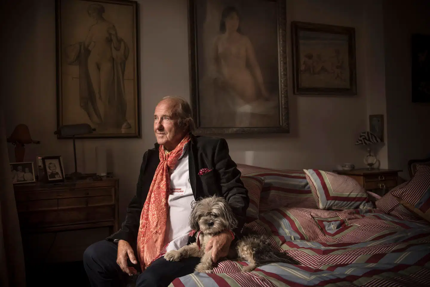 Modeskaberen Erik Brandt er død lørdag formiddag. Det bekræfter hans datter Emilie Brandt over for Ekstra Bladet. Erik Brandt blev 79 år.