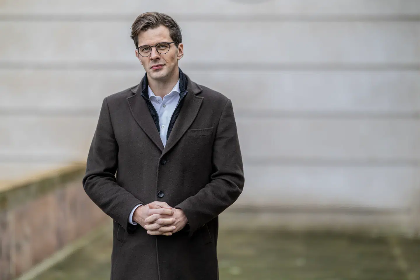 »Man kan ikke fortænke Vanopslagh i den indstilling. Har er pludselig blevet formand for Danmarks største borgerlige parti – i meningsmålingerne. Spørgsmålet er dog stadig, hvor det placerer blå blok? Svaret er, at man stadig står midt i snestormen. Og det er hundekoldt.«