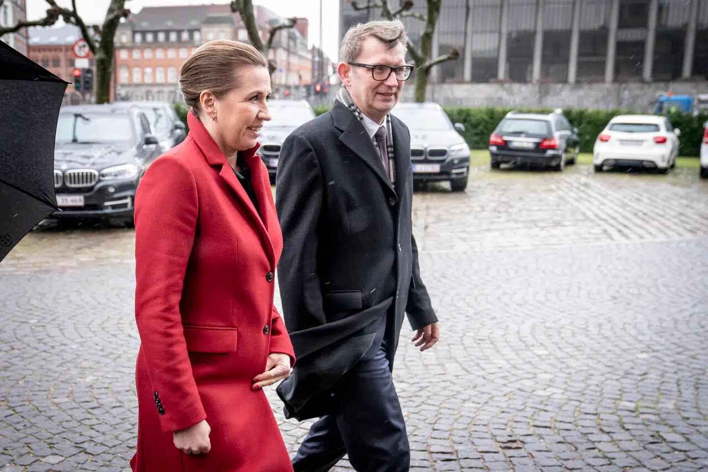 Fungerende forsvarsminister Troels Lund Poulsen køres nu i stilling som nummer et i Venstre, i et scenario hvor Jakob Ellemann-Jensen beslutter sig for ikke at vende tilbage, siger Berlingskes politiske kommentator. Her er Lund Poulsen fotograferet med statsminister Mette Frederiksen.