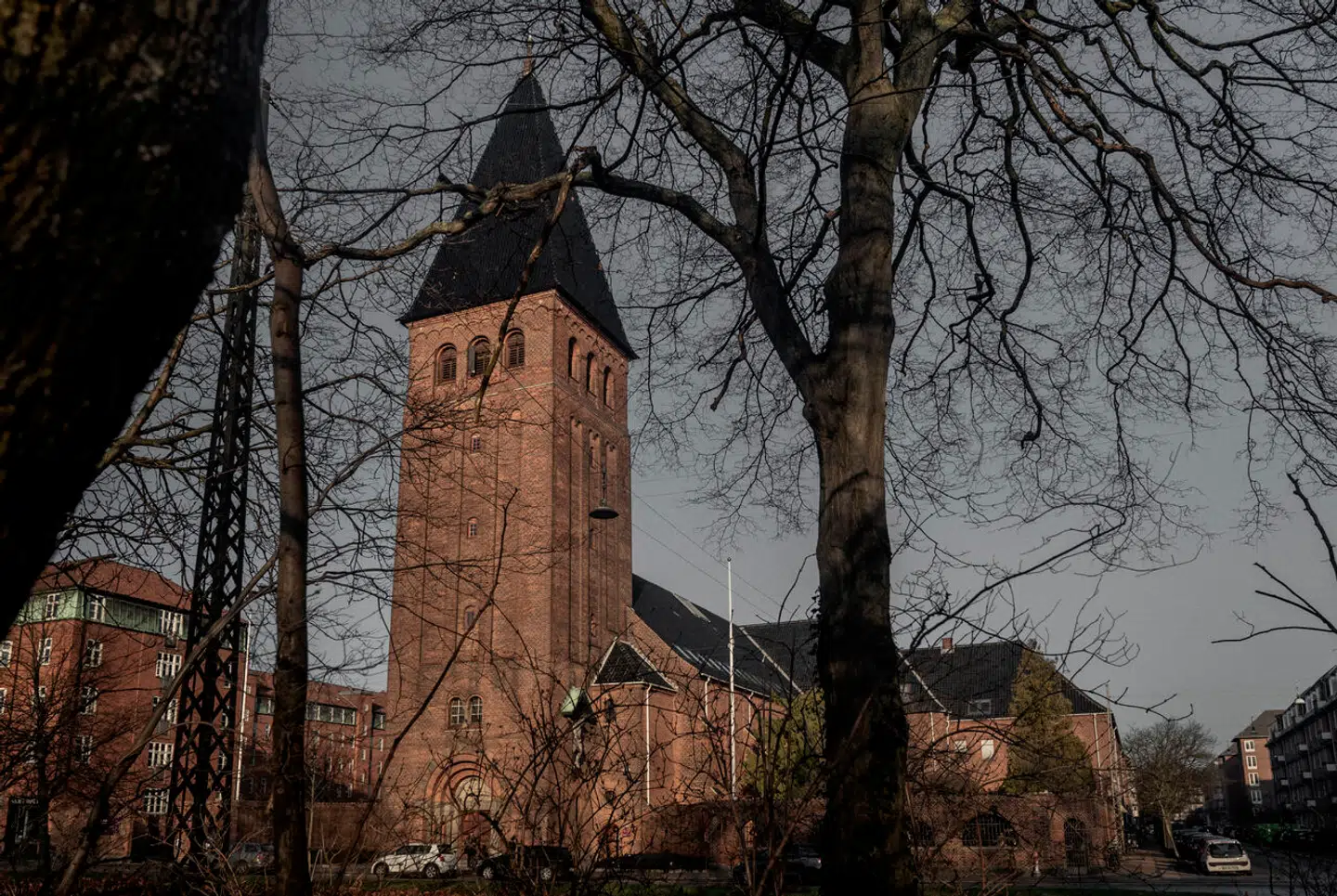 Niels Steensens Grundskole og Gymnasium har på skolens grund sin egen kirke –Sankt Augustins Kirke. Flere gange om året er gudtjenester og katolske messer obligatoriske for skolens elever.