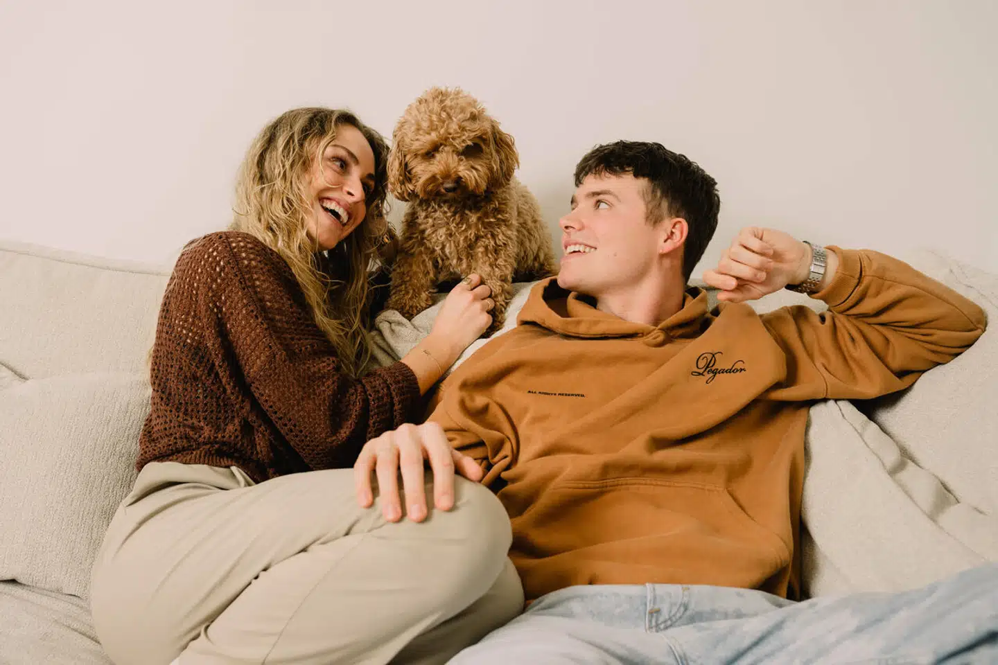 Jasmin og Mika er især store på det sociale medie, YouTube. De fleste af deres følgere er i alderen 8-16 år.