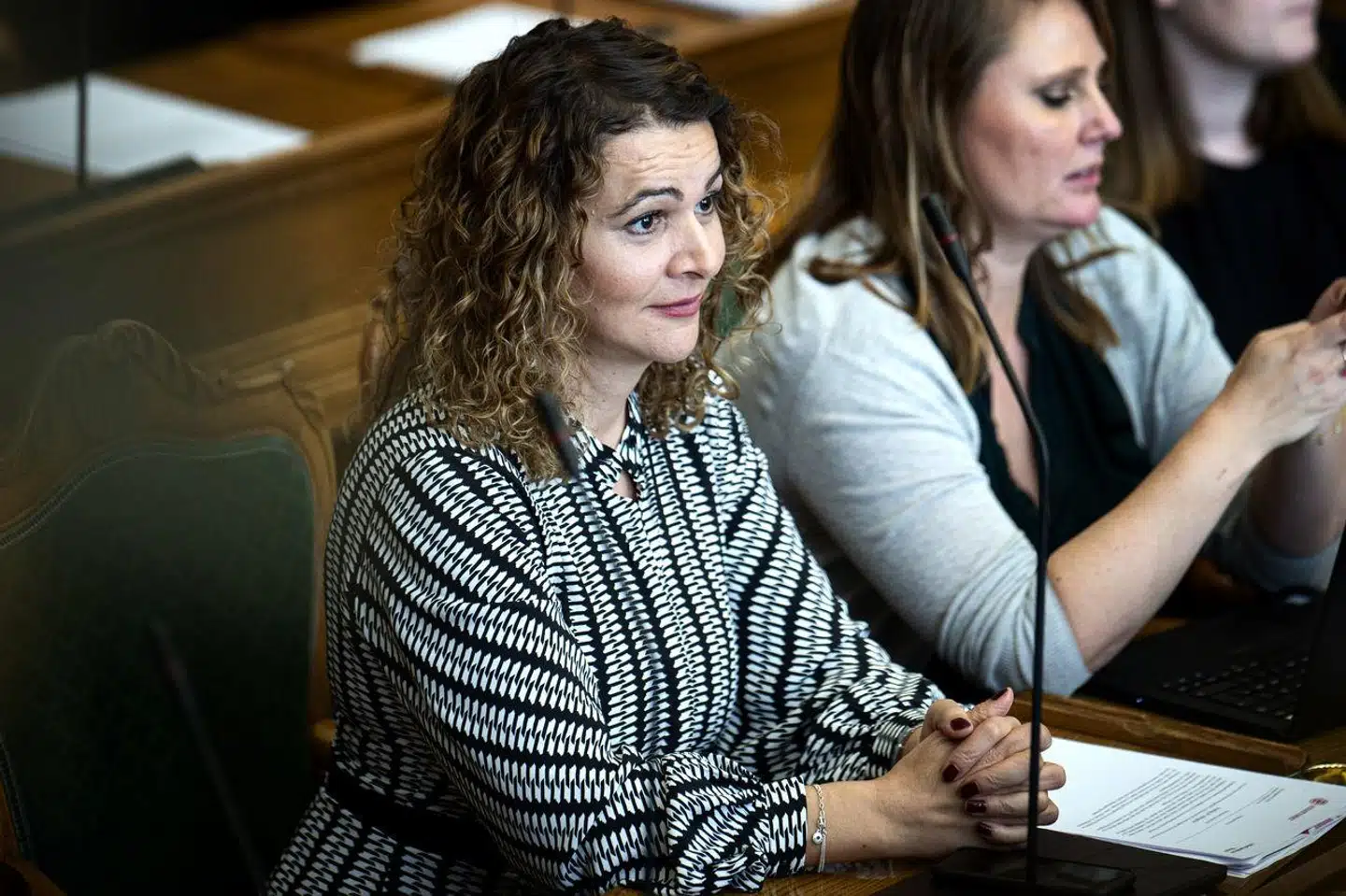 »Det er virkeligheder som disse, vi har brug for at kaste lys over på denne kvindernes internationale kampdag, og det fortjener også at komme frem, at de, som ellers betegner sig selv som progressive og frisindede, desværre ofte i god tro bidrager til at fastholde kvinder i patriarkalske familiestrukturer,« skriver Halime Oguz.