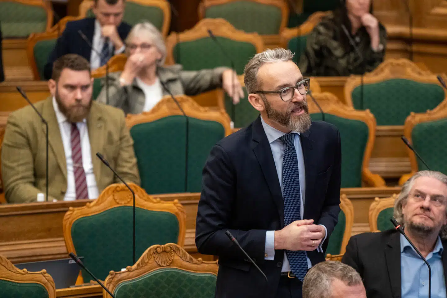 Liberal Alliances Ole Birk Olesen har siden 2021 adskillige gange spurgt ministre om meningen med en regel om afdækning af gamle elevatorers hejseskakte.