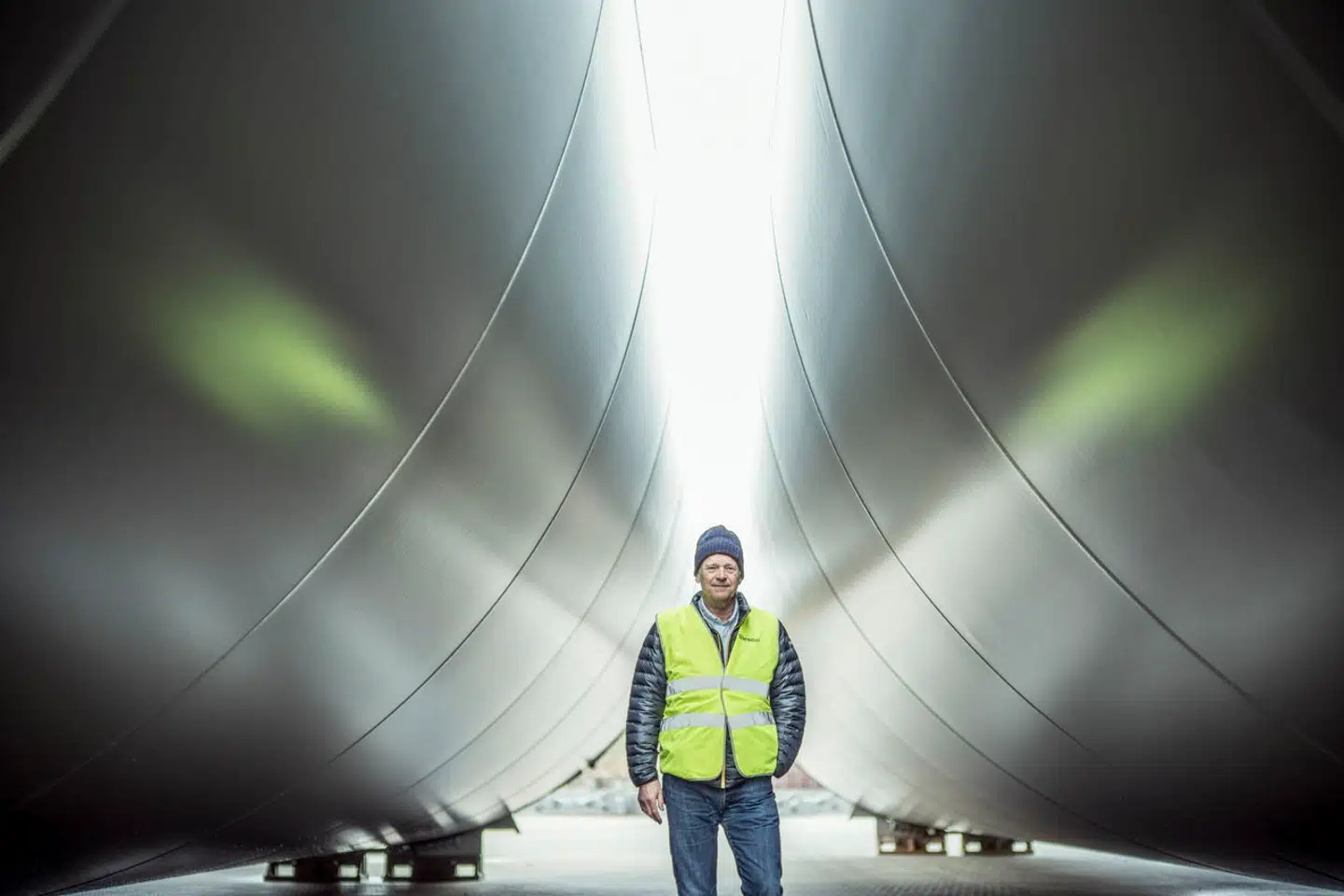 Sammen med smeden Karl-Erik Jørgensen, udviklede og byggede Henrik Stiesdal (billedet) i slutningen af 1970erne den vindmølle, som blev hele fundamentet for Vestas som vindmølleproducent. I 2016 stiftede han virksomheden Stiesdal A/S, som arbejder med fremtidens grønne teknologier.