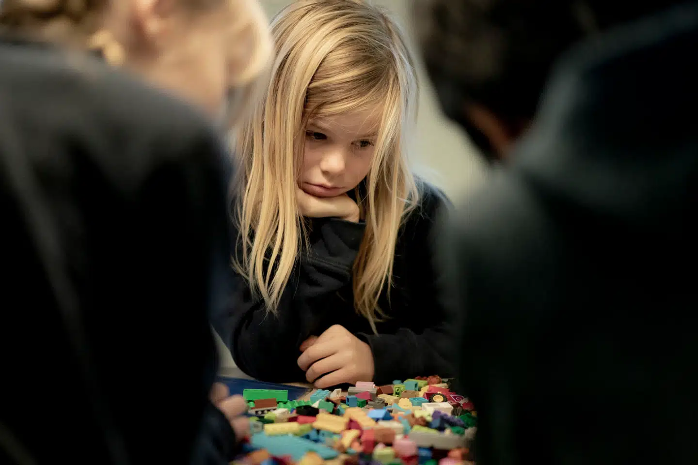 Folkeskoleforligskredsen blev enig om at sænke klasseloftet fra næste skoleår. Alligevel er der ingen udsigt til færre elever. Arkivfoto: Asger Ladefoged