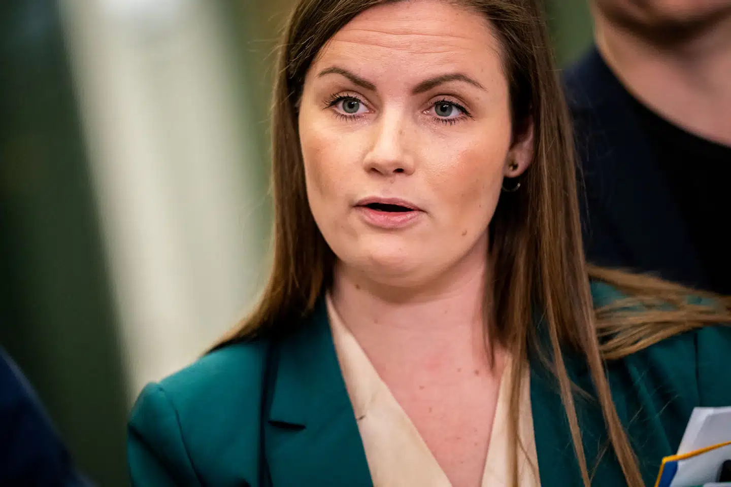 Mens SVM-regeringens pressemøde om uddannelsesreformen stadig var i gang, sendte Enhedslisten en e-mail til pressen. Mai Villadsen (EL) var langtfra tilfreds med regeringens udspil. Og hun var ikke den eneste, der var utilfreds.