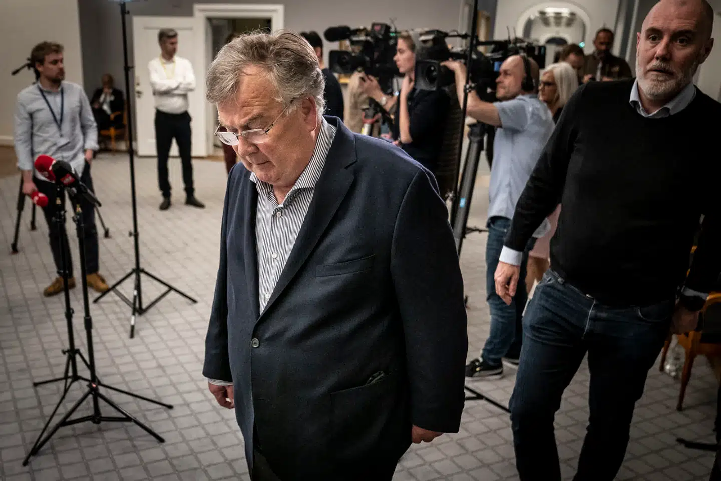 »Siden 21. februar har flere politikere været i pressen med betragtninger om 'magtens tredeling' som grund til, at de desværre skulle være magtesløse over for sådan en tiltale. Det er naturligvis noget vrøvl,« skriver Anne Sofie Allarp om tiltalen imod Claus Hjort Frederiksen.