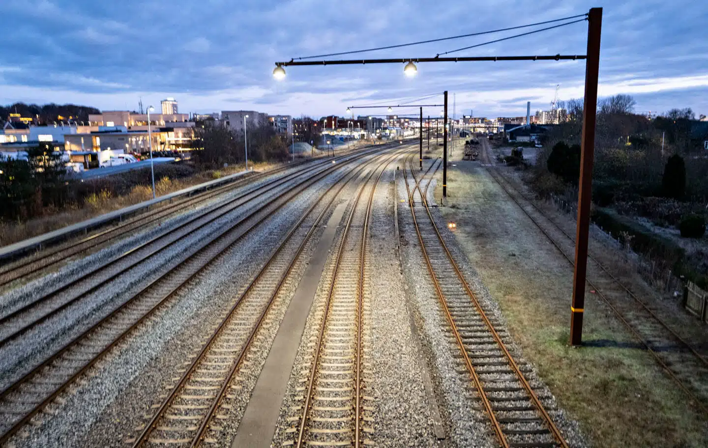 På strækningen mellem de to byer arbejder DSB på at indsætte togbusser (arkivfoto).