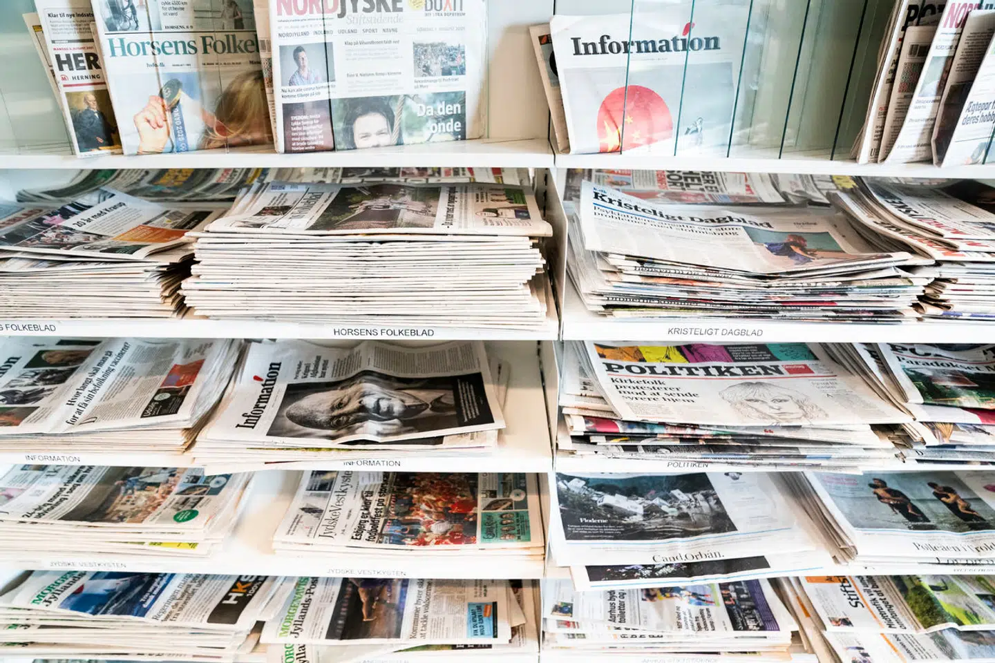 Et eksperiment, som skal sikre flere kvinder blandt mediers kilder, skal munde ud i en håndbog, der gerne skal føre til mere mangfoldig journalistik.