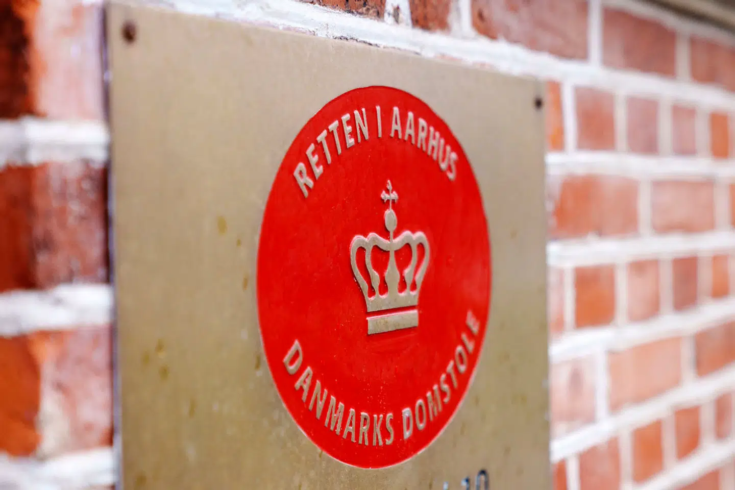 Onsdag er der ved Retten i Aarhus faldet dom i en stor sag om fremstilling af ulovlige cigaretter.