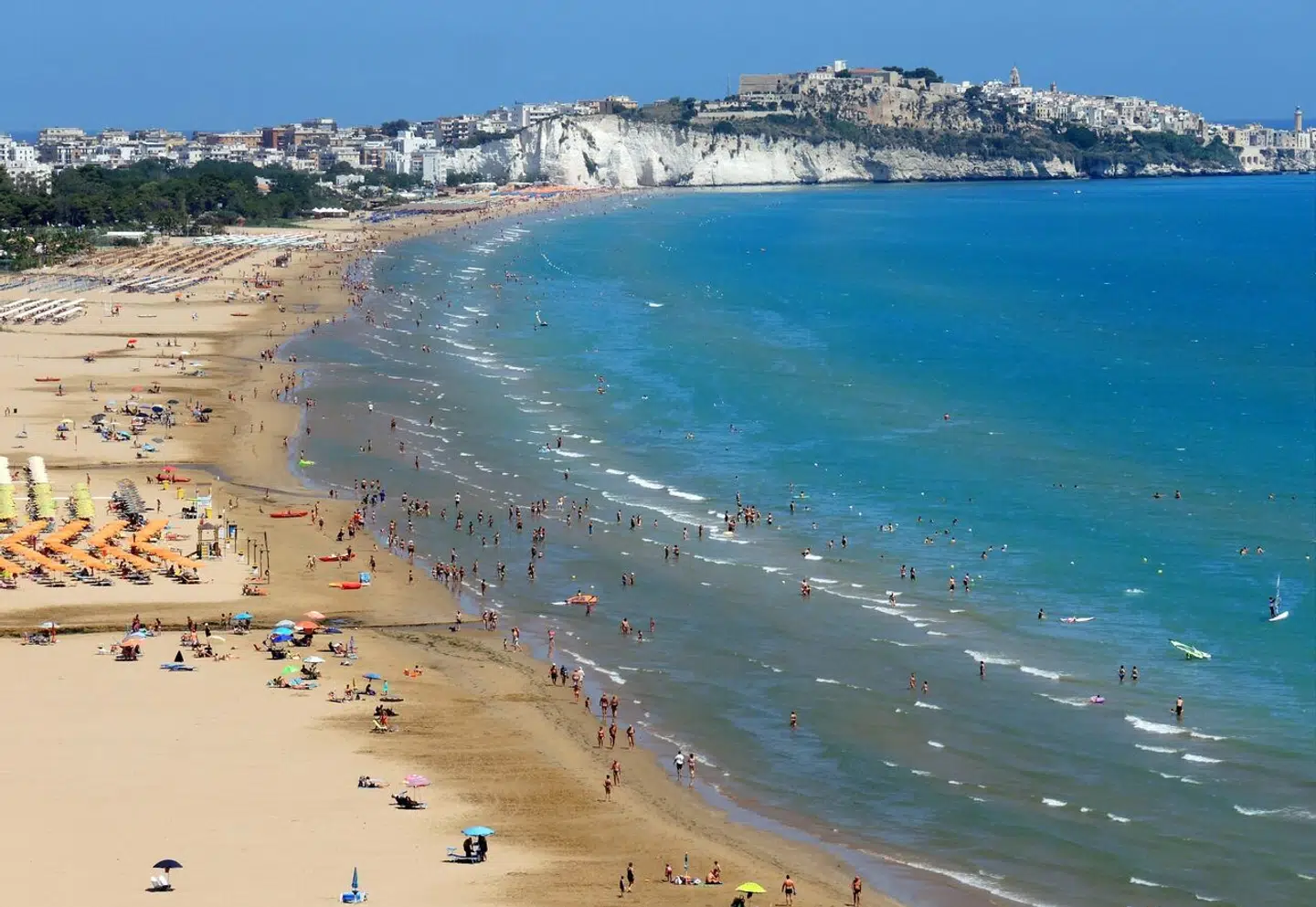 Vieste i den sydøstlige region Apulien er en populær turistdestination, men også hjemsted for en brutal afdeling af den lokale mafiaorganisation Santa Corona Unita.