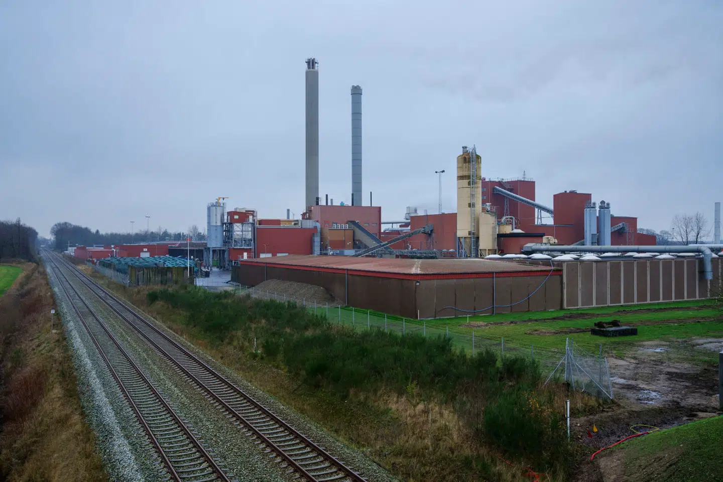 Rockwool har ifølge Danwwatch og Ekstra Bladet solgt materialer til Ruslands militær mellem 2015 og 2020.