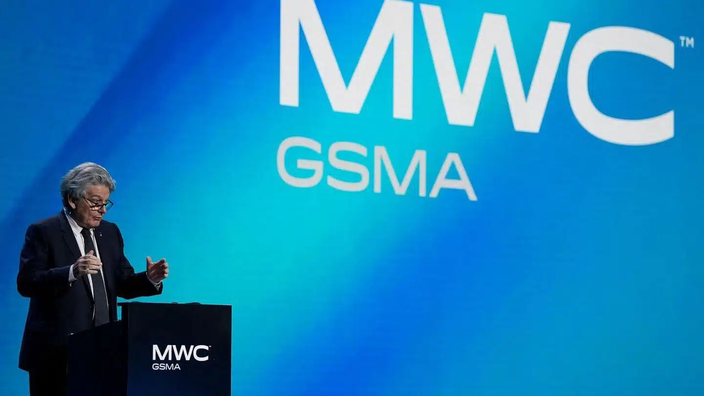 Thierry Breton, som er kommissær for EUs indre marked, holder døren åben for at kunne tvinge teknologigiganterne til at spytte i kassen for at få betalt udbygningen af fibernet og 5G-mobilnet. Også muligheden for flere fusioner mellem teleselskaberne skal nu drøftes frit.