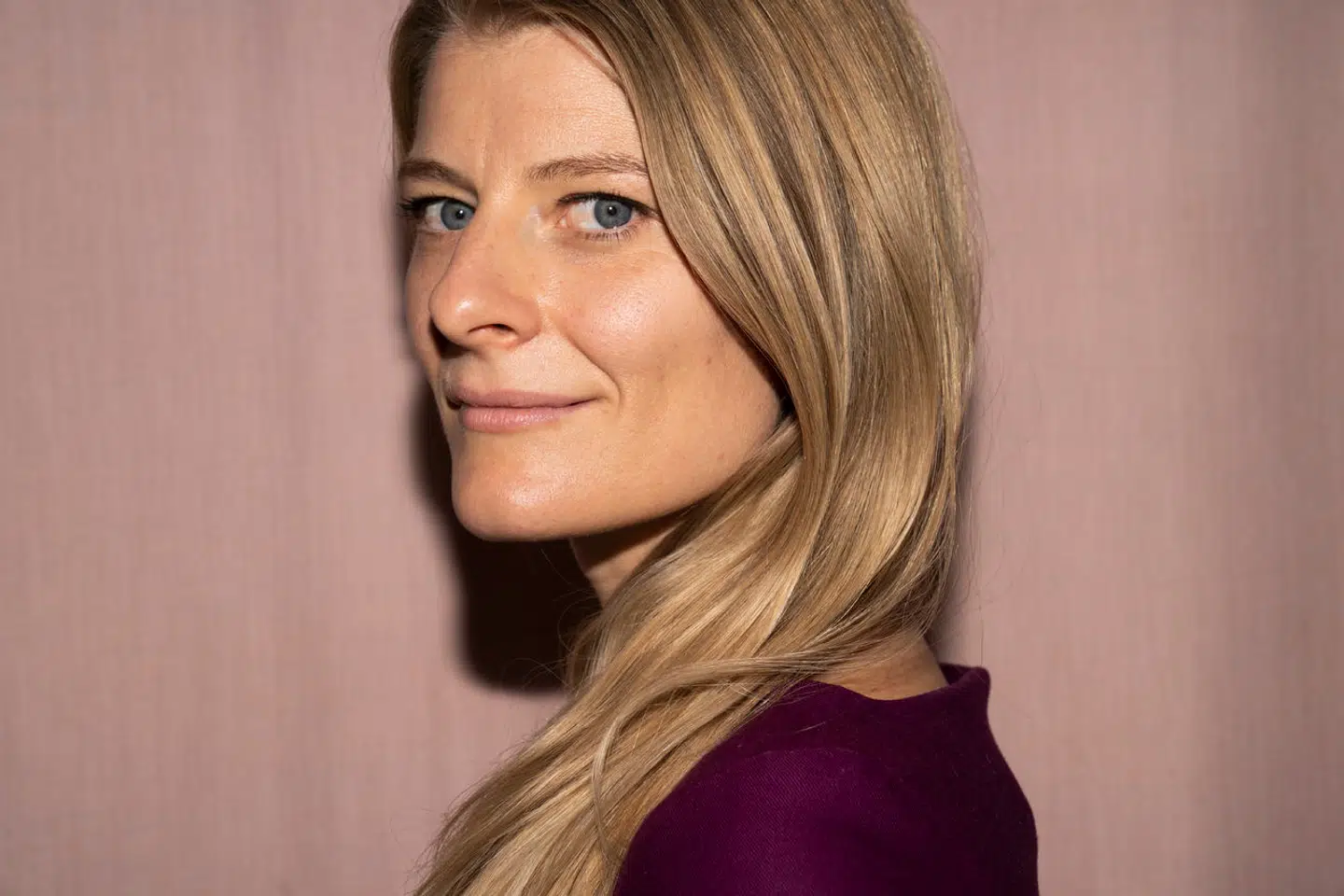 Jyllands-Posten har i dag en spændende artikel om, hvordan Beskæftigelsesministeriet ligger inde med papirer, der afslører detaljer om, hvad SVM-regeringen overvejede, inden man nåede frem til, at store bededag skulle afskaffes. Avisen har bedt om aktindsigt i papirerne for længe siden, og nu ser det omsider ud til, at dokumenterne er på vej. Der kom nemlig fut i maskineriet, da beskæftigelsesminister Ane Halsboe-Jørgensen (S) pludselig blev blandet ind i sagen.