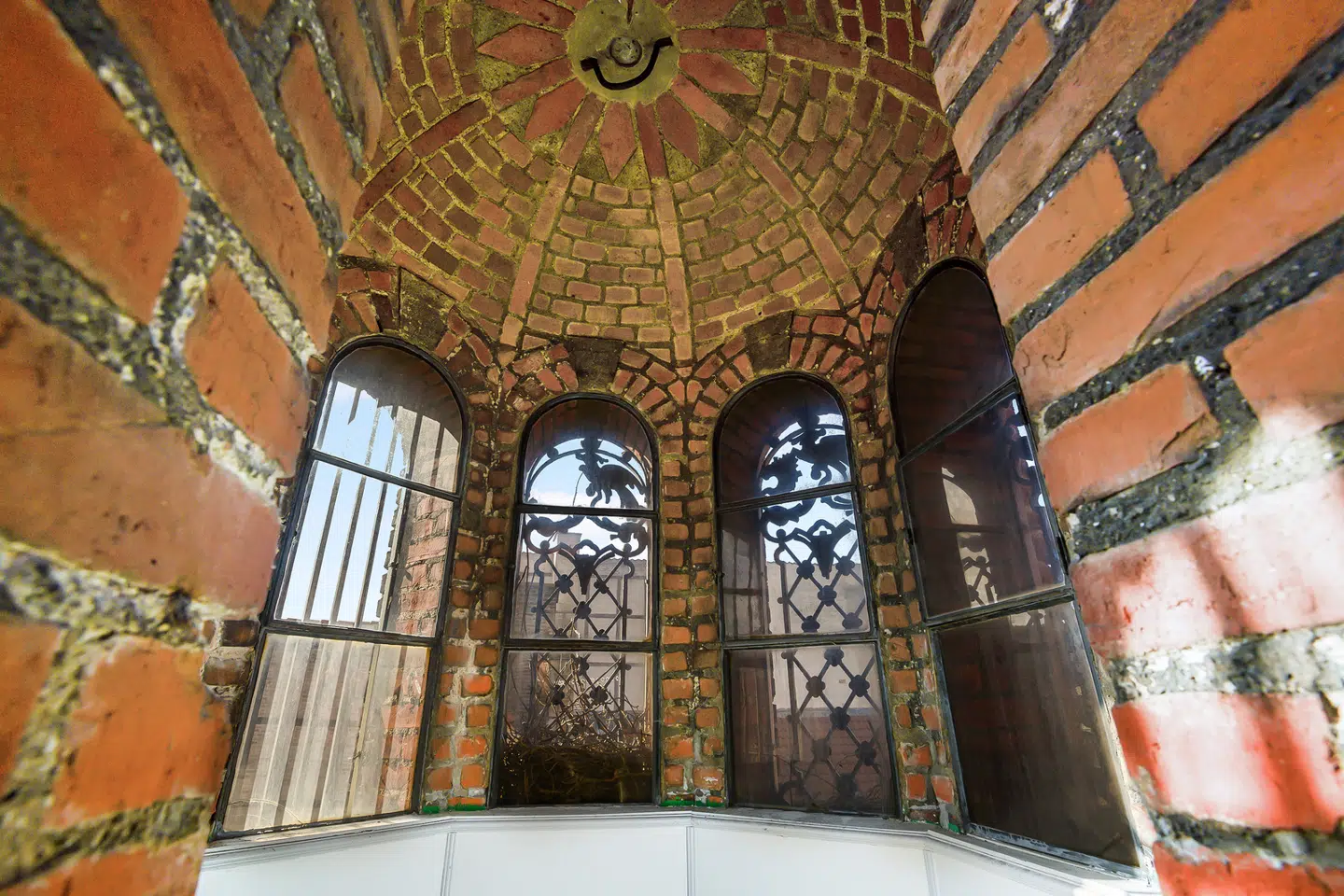 For enden af trappen ligger et tårn med udsigt over Indre By.