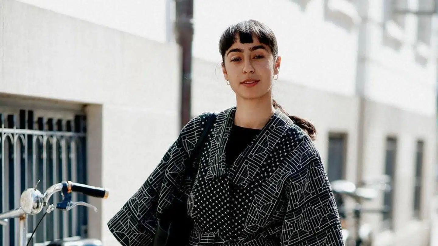 Fatimah Gabriella, der er årsagen til, at diskussionen om »Klog på sprog« har summet siden fredag, er stylist, creative director og vært på podcasten »Perkologi«.