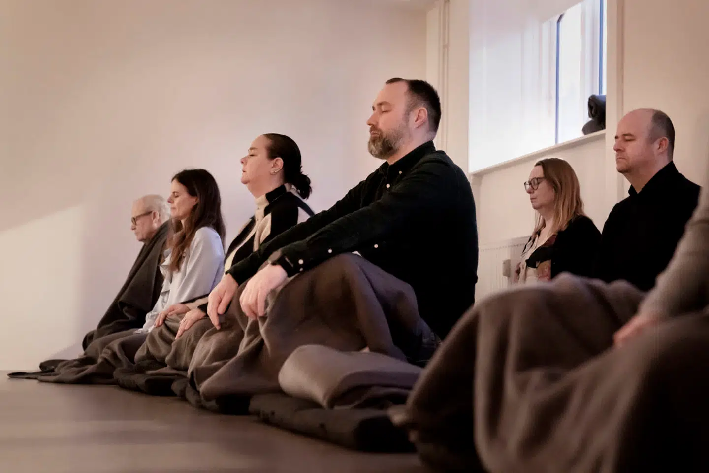 I 25 minutter nulstilles alt. Dagen i går og den, der kun lige er begyndt. Fælles for dem er, at de som chefer skal bære en del på deres skuldre.