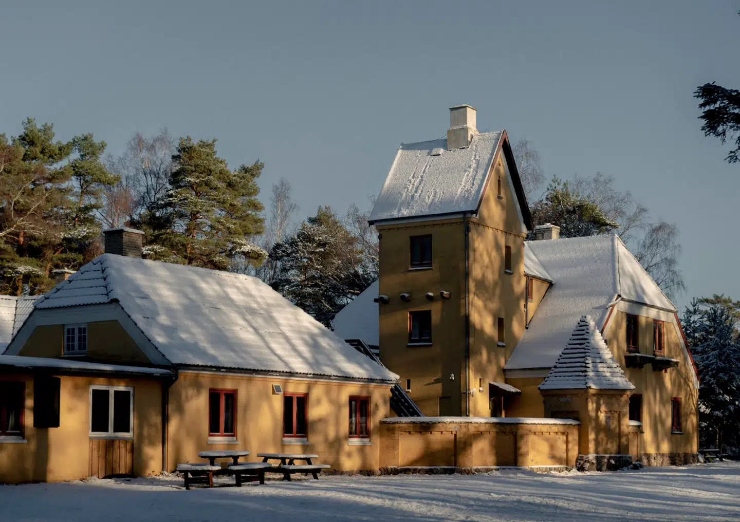 Feriehjemmet Klitborg ligger ved Rørvig og er tæt forbundet til organisationen katolsk menighedspleje. Niels Steensens Grundskole og Gymnasium har længe afholdt deres retræter netop der.