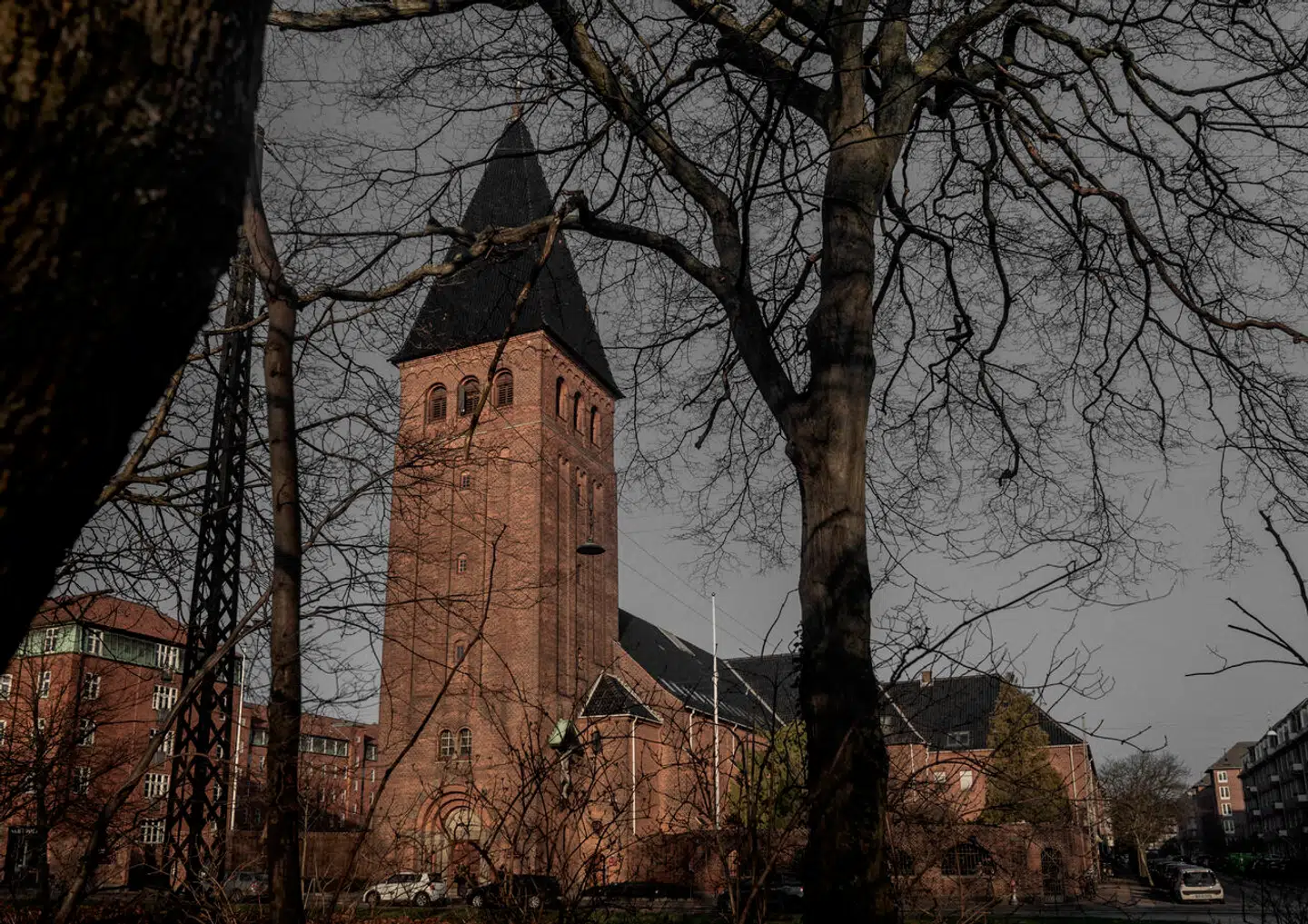 Kirken på Niels Steensens Grundskole og Gymnasium hedder Sankt Augustins Kirke er beskrevet som et vartegn for skolen. Cirka fire gange om året i forbindelse med højtiderne er der gudstjeneste for elever og lærere i kirken.