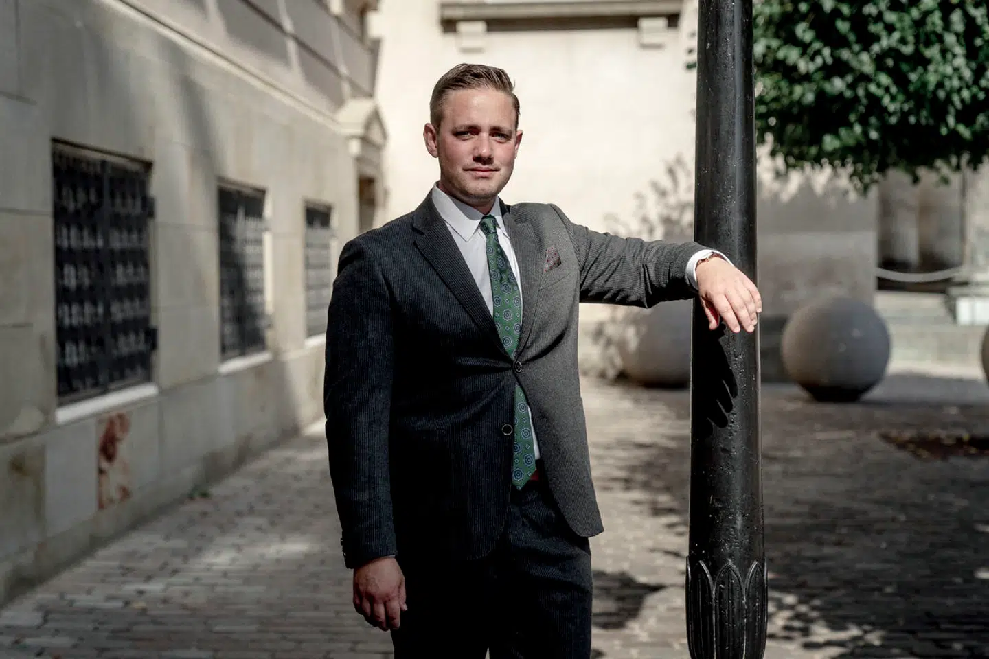 »Forsamlingshusene er ikke længere en forlængelse af et selvfølgeligt lokalt sammenhold. Den tid er forbi. De er noget andet. De er værksteder, hvor det lokale fællesskab, den lokale forpligtelse og det konkrete medborgerskab til stadighed gøres til konkret og håndgribelig virkelighed,« skriver Christian Egander Skov.