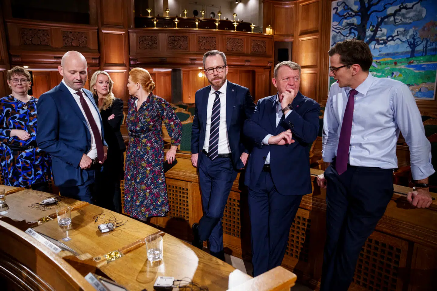 De borgerlige partiledere samlet i forbindelse med den afsluttende partilederdebat efter resultatet af folketingsvalget i november sammen med den nuværende udenrigsminister, formand for Moderaterne Lars Løkke Rasmussen. Siden er det blå sammenhold blevet udfordret på flere måder.