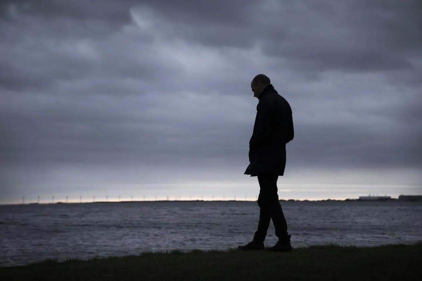 »Når først mistrivsel viser sig i grænseoverskridende adfærd, har man længe haft det dårligt og er sværere at behandle. Problemet er blevet tungere. Derfor er der behov for at finde veje til tidligere og i langt større omfang at opdage mænds psykiske mistrivsel,« skriver Svend Aage Madsen.