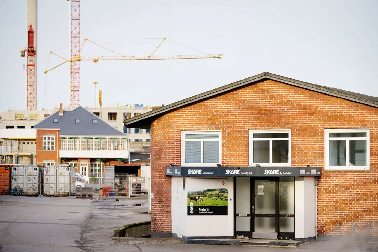 Arkivfoto: Det er to uger siden, at Kurt Skare begærede otte selskaber konkurs, blandt andre Skare Beef, som ejer Aarhus Slagtehus (billedet). Nu er der stiftet et nyt selskab med Kurt Skare som direktør under navnet Skare Selected Beef.