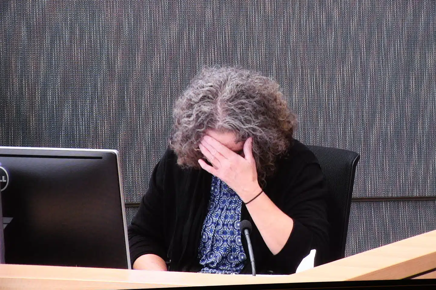 Fire gange oplevede Kathleen Folbigg og hendes mand noget af det værste, man kan opleve som forældre. I 2003 blev hun dømt for at have dræbt sine fire børn. Her ses hun under en afhøring i 2019.