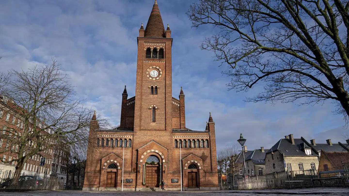 I alt bliver over 45.000 danskere konfirmeret hvert år. Nye tal fra Kirkeministeriet viser, at en markant andel af dem bliver konfirmeret på store bededag.