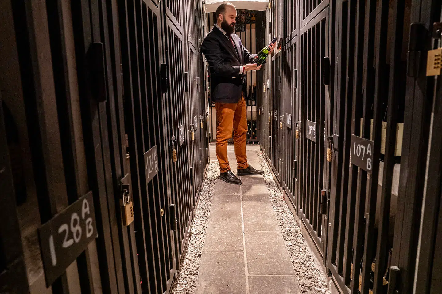 Medlemmernes vine ligger opmagasineret i The Vaults kælder.