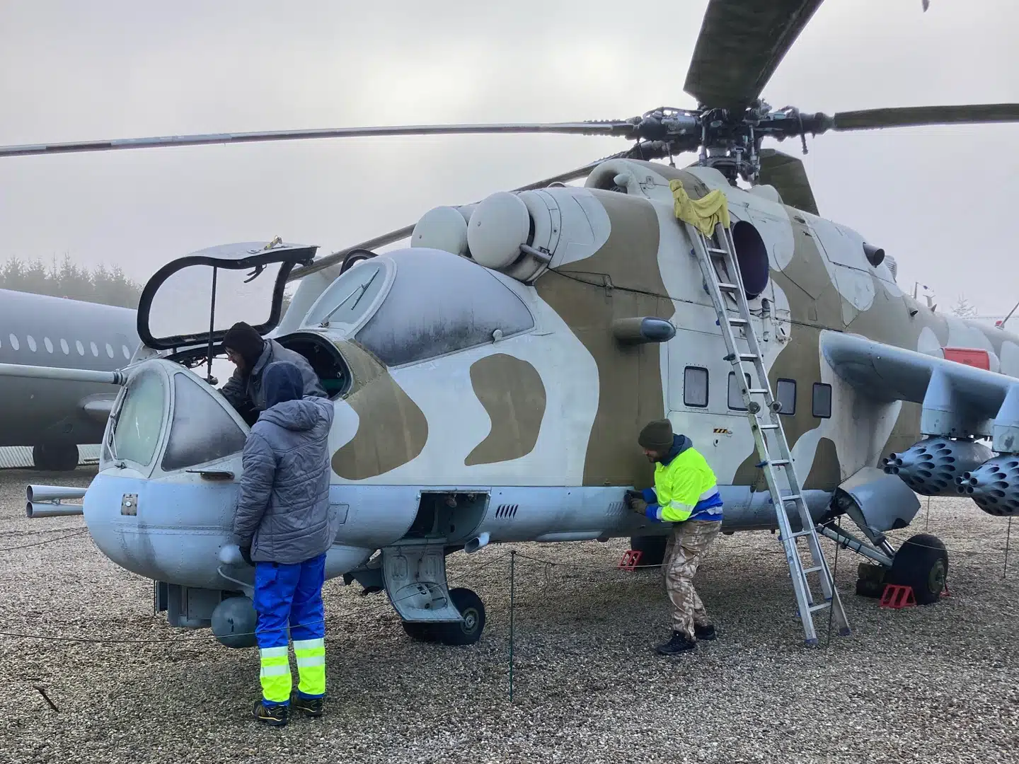For et par uger siden fik Allan Pedersen, der ejer Panzermuseum East i Slagelse, besøg af tjekkiske ingeniører, der skulle finde ud af, hvor meget det ville koste at gøre hans helikopter fra sovjettiden flyveklar igen.
