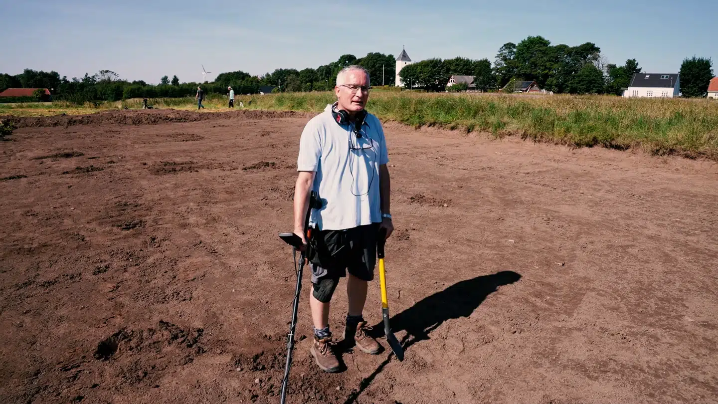 Nationalmuseet laver hvert år en danefæudstilling, hvor man kan se de fund, der er gjort i løbet af de seneste år. I år har museet ændret udstillingen og sat fokus på de mennesker, der passioneret forsøger at hente fortiden frem af jorden. Her det Ole Ginnerup Schytz.