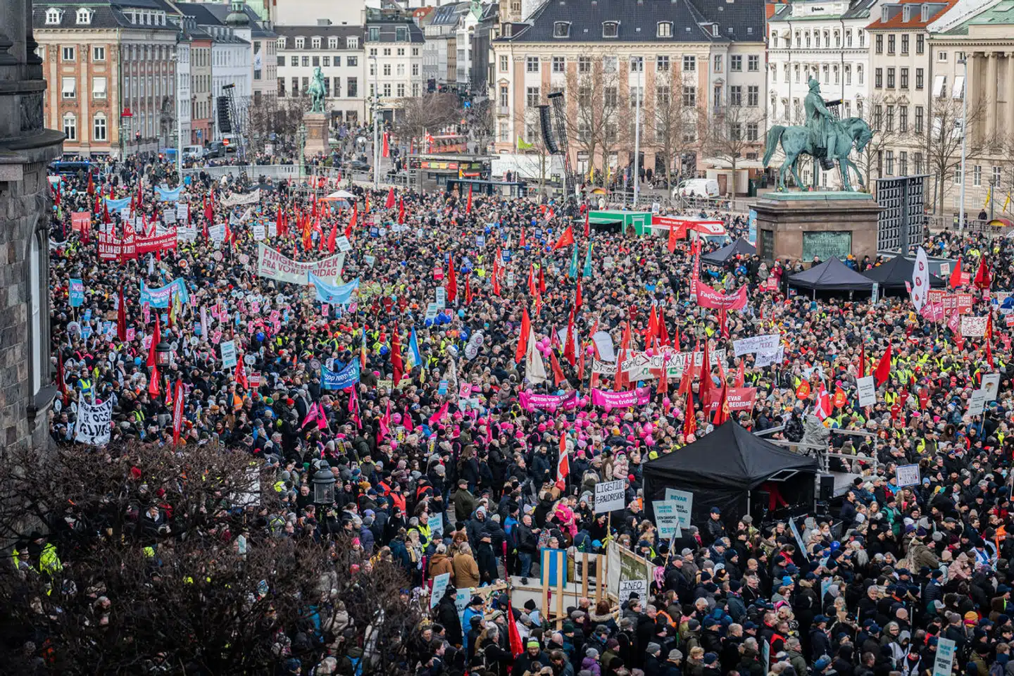 »Bevar store bededag«-demonstrationen på Christiansborg Slotsplads søndag.